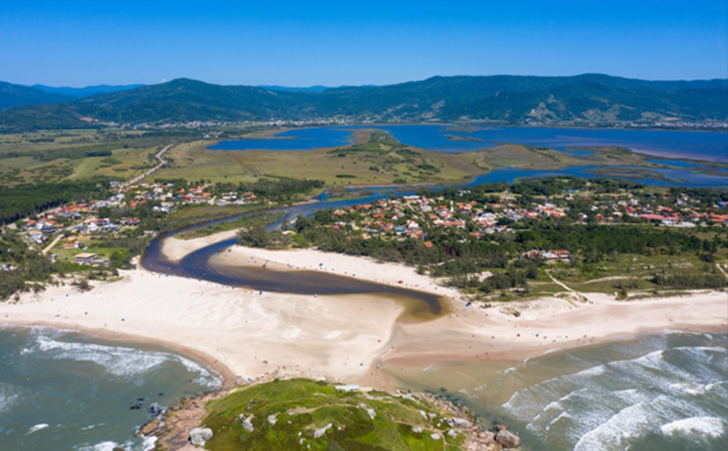 Отель Pousada Beleza Pura Na Praia Da Ferrugem Гаропаба Экстерьер фото